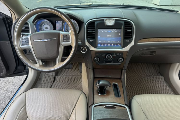 Used Chrysler 300C 2014 3.0L Excellence Edition Interior 2