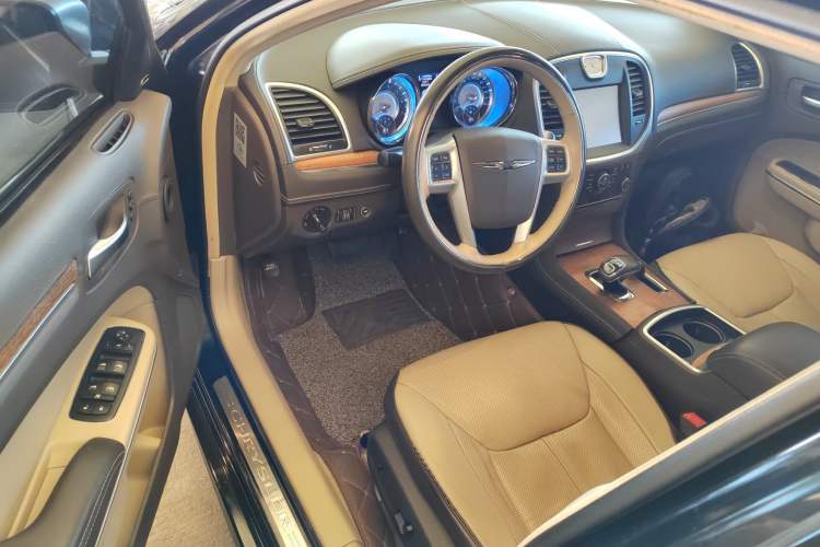 Used Chrysler 300C 2014 3.0L Excellence Edition Interior 3