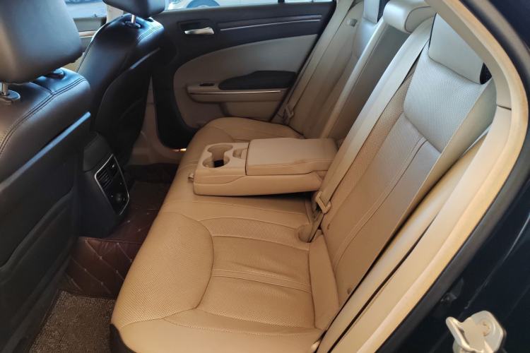 Used Chrysler 300C 2014 3.0L Excellence Edition Interior 4