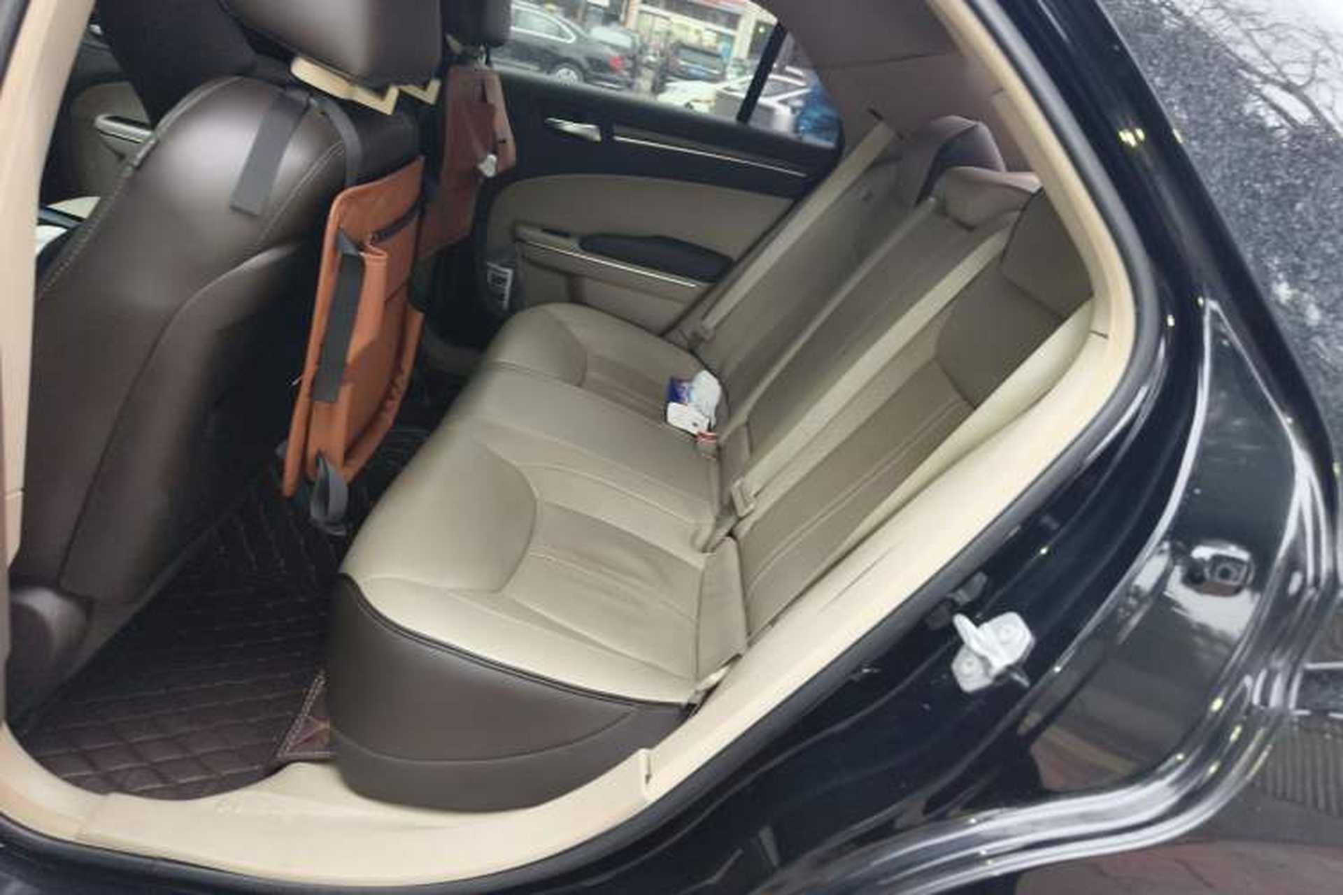 Used Chrysler 300C 2014 3.0L Excellence Edition Interior 4