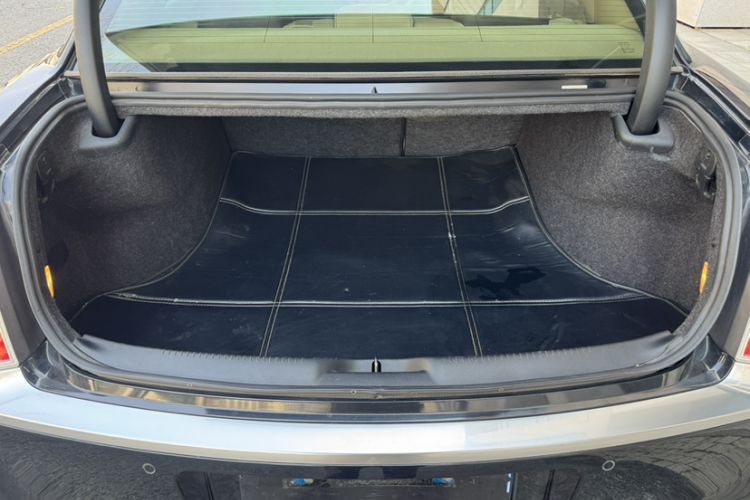 Used Chrysler 300C 2014 3.0L Excellence Edition Interior 7