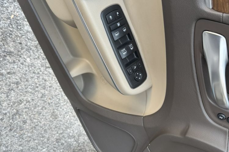 Used Chrysler 300C 2014 3.0L Excellence Edition Interior 8