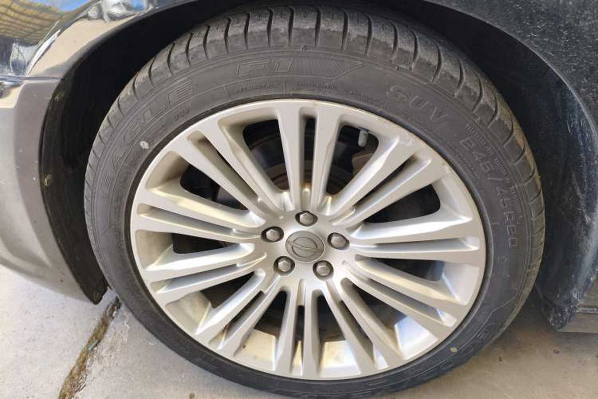 Used Chrysler 300C 2014 3.0L Excellence Edition Left Front Wheel Hub