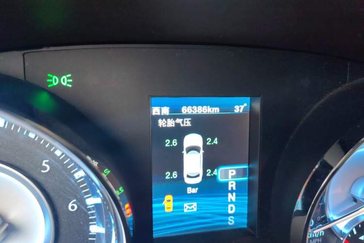 Used Chrysler 300C 2014 3.0L Excellence Edition Odometer Close Up