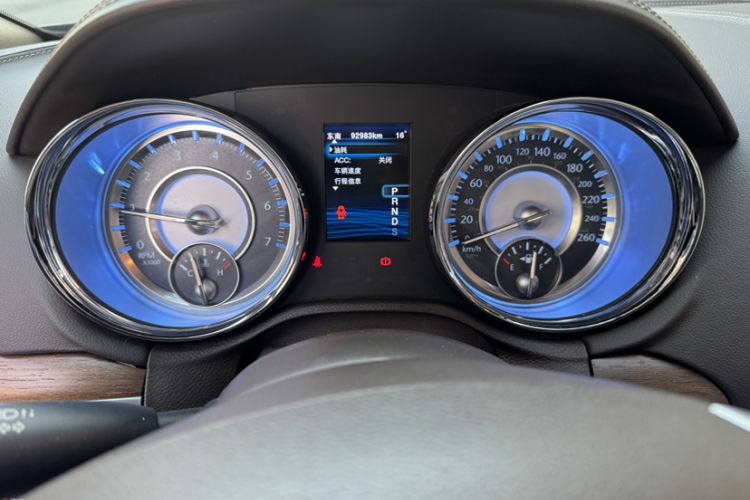 Used Chrysler 300C 2014 3.0L Excellence Edition Odometer Close Up
