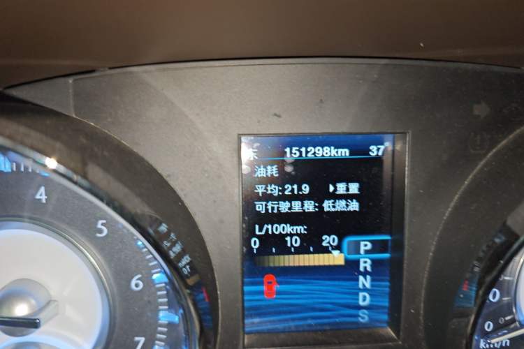 Used Chrysler 300C 2014 3.0L Excellence Edition Odometer Close Up