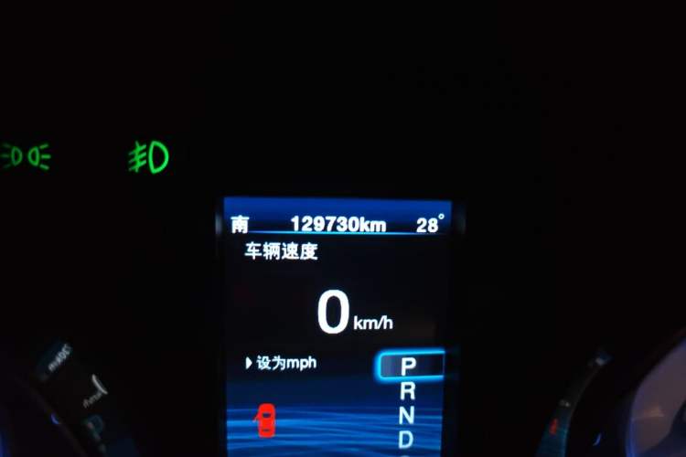Used Chrysler 300C 2014 3.0L Excellence Edition Odometer Close Up