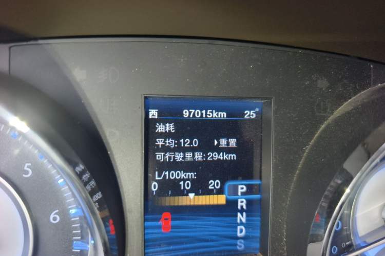 Used Chrysler 300C 2014 3.0L Excellence Edition Odometer Close Up
