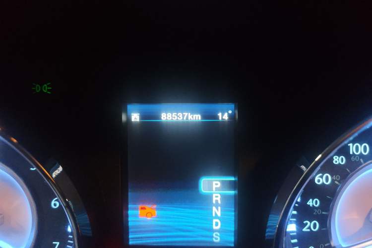 Used Chrysler 300C 2014 3.0L Excellence Edition Odometer Close Up