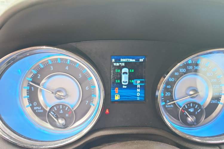 Used Chrysler 300C 2014 3.0L Excellence Edition Odometer Close Up