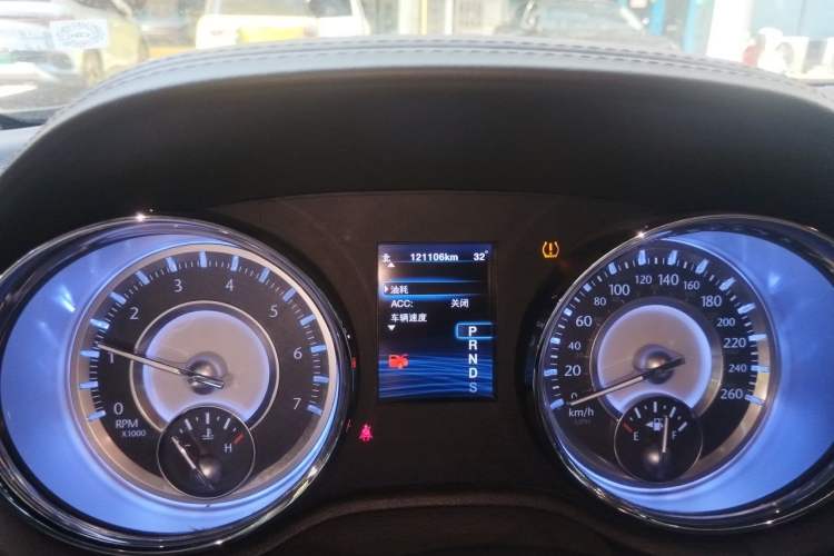 Used Chrysler 300C 2014 3.0L Excellence Edition Odometer Close Up