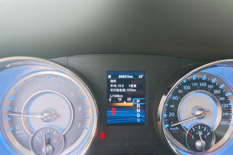 Used Chrysler 300C 2014 3.0L Excellence Edition Odometer Close Up