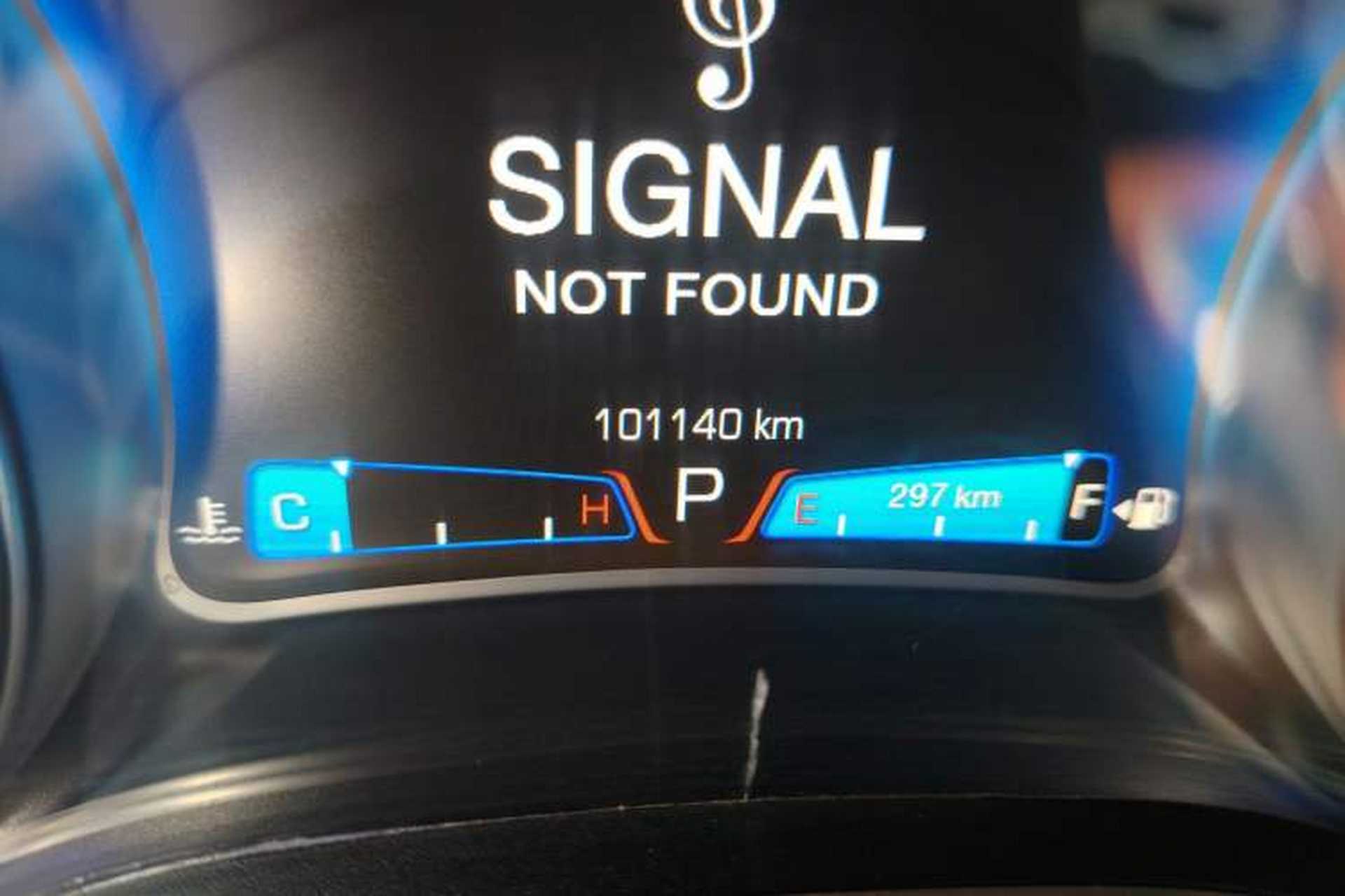 Used Chrysler 300C 2014 3.0L Excellence Edition Odometer Close Up