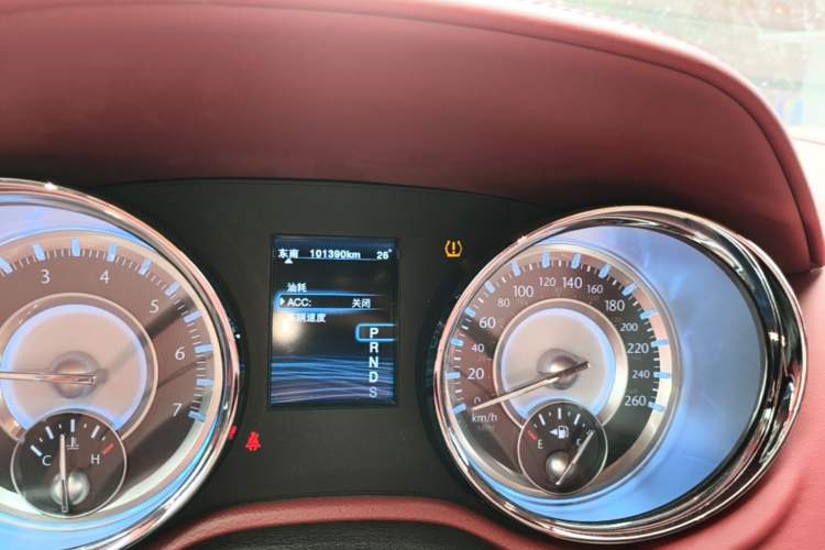 Used Chrysler 300C 2014 3.0L Excellence Edition Odometer Close Up
