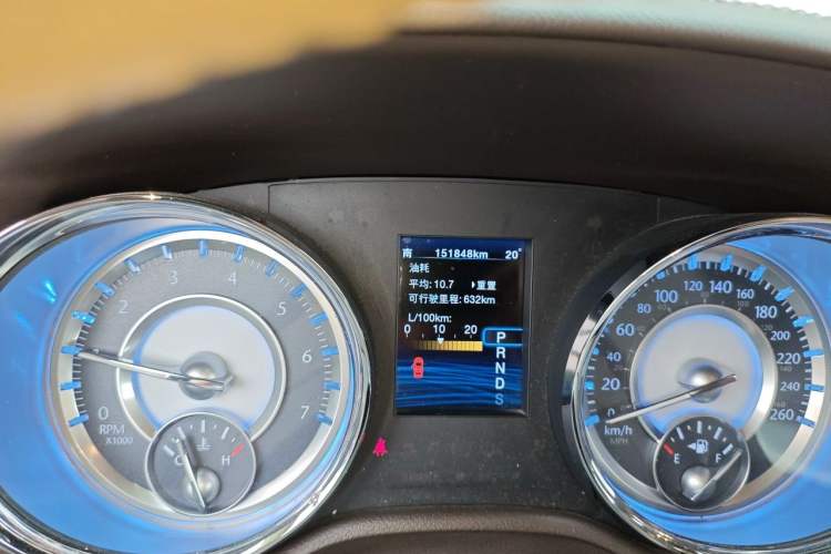 Used Chrysler 300C 2014 3.0L Excellence Edition Odometer Close Up