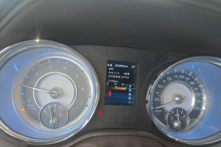 Used Chrysler 300C 2014 3.0L Excellence Edition Odometer Close Up