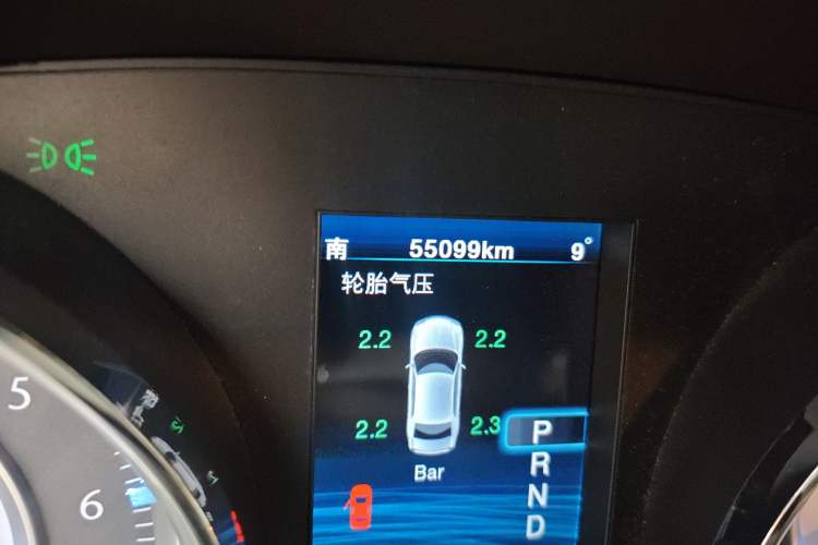 Used Chrysler 300C 2014 3.0L Excellence Edition Odometer Close Up