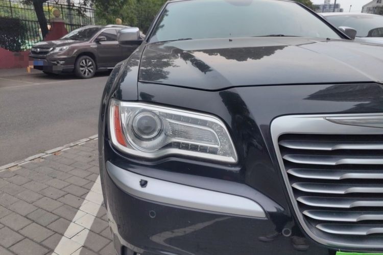 Used Chrysler 300C 2014 3.0L Excellence Edition Right Front Headlight