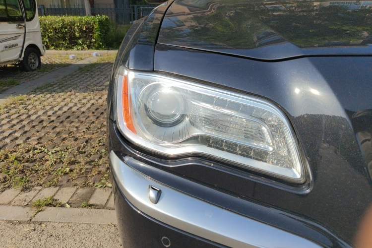 Used Chrysler 300C 2014 3.0L Excellence Edition Right Front Headlight