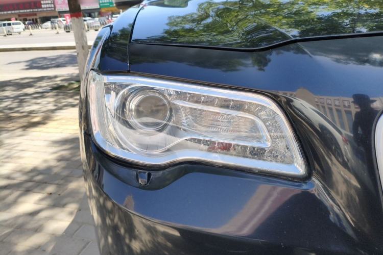 Used Chrysler 300C 2014 3.0L Excellence Edition Right Front Headlight