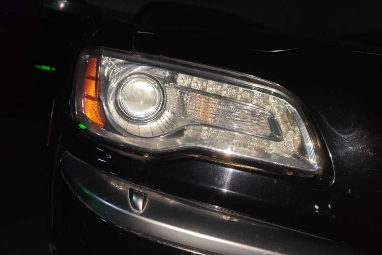 Used Chrysler 300C 2014 3.0L Excellence Edition Right Front Headlight