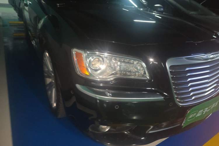 Used Chrysler 300C 2014 3.0L Excellence Edition Right Front Headlight