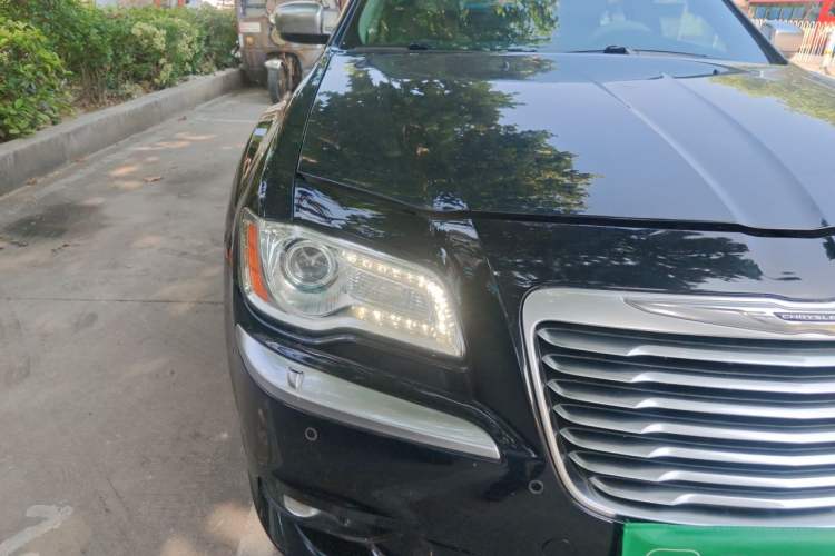Used Chrysler 300C 2014 3.0L Excellence Edition Right Front Headlight