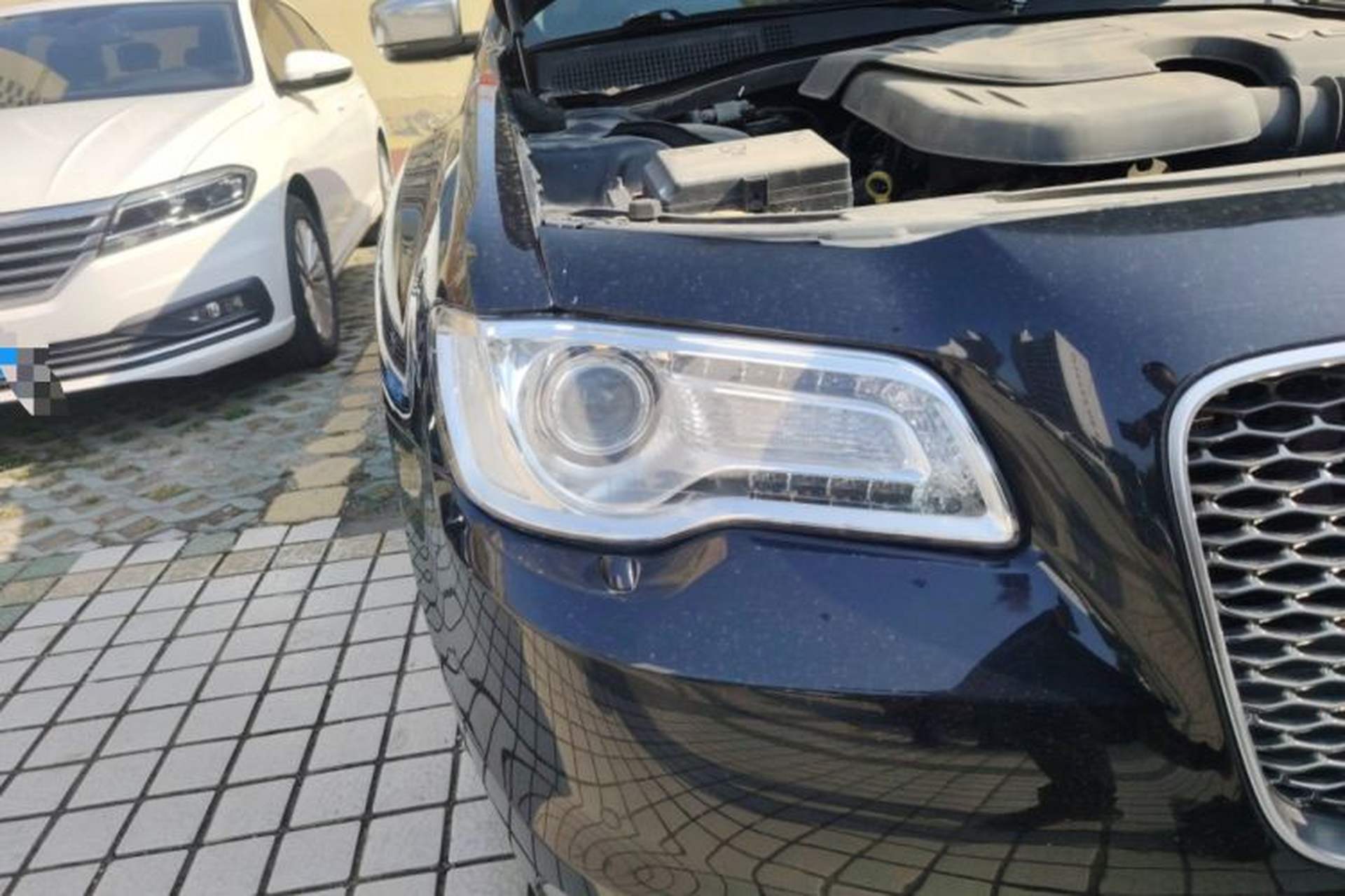 Used Chrysler 300C 2014 3.0L Excellence Edition Right Front Headlight