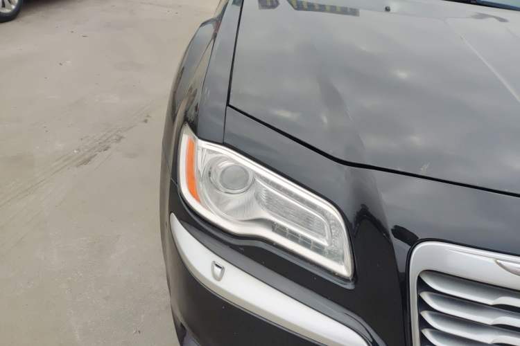 Used Chrysler 300C 2014 3.0L Excellence Edition Right Front Headlight