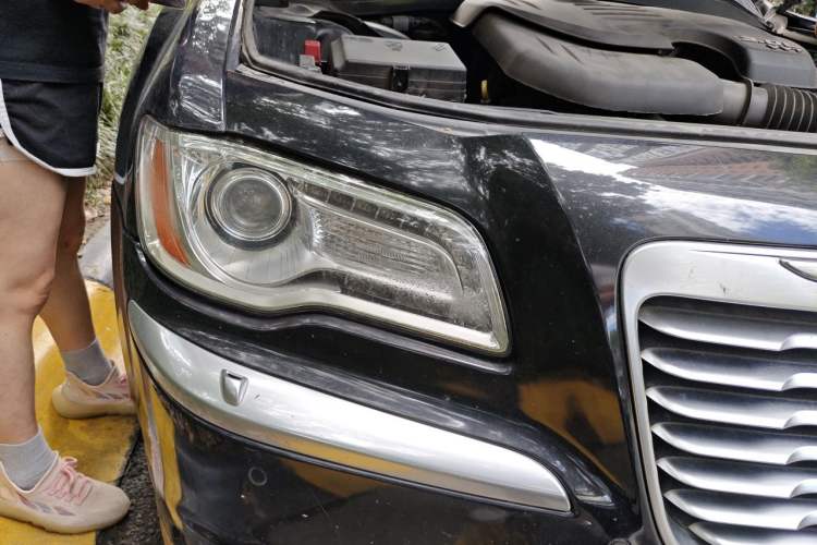 Used Chrysler 300C 2014 3.0L Excellence Edition Right Front Headlight