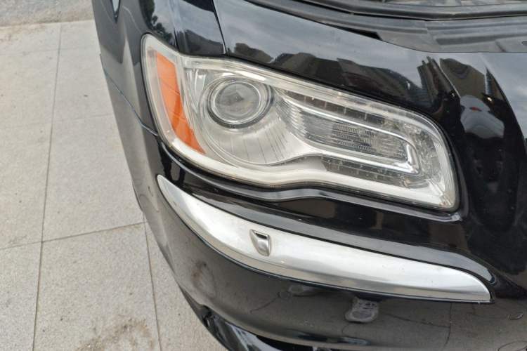 Used Chrysler 300C 2014 3.0L Excellence Edition Right Front Headlight