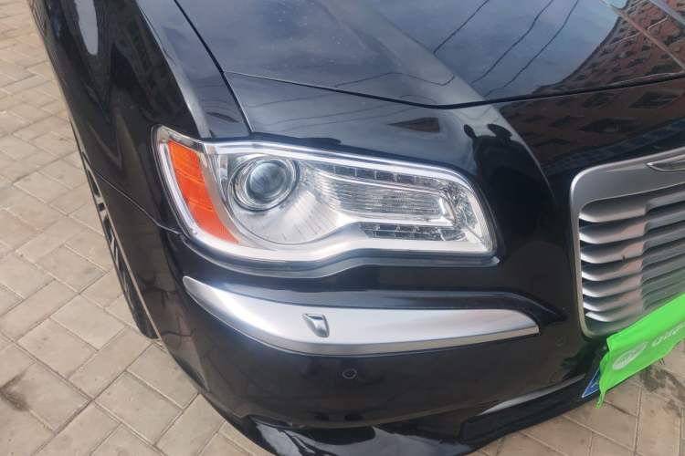 Used Chrysler 300C 2014 3.0L Excellence Edition Right Front Headlight