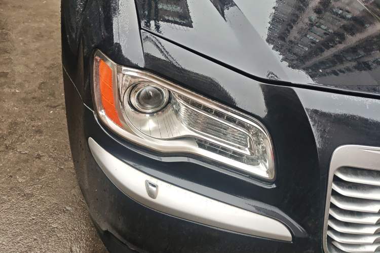 Used Chrysler 300C 2014 3.0L Excellence Edition Right Front Headlight