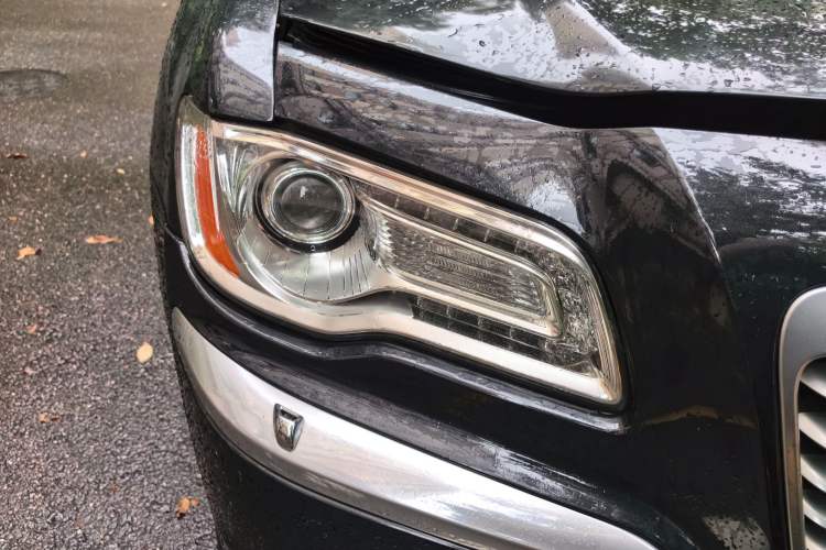 Used Chrysler 300C 2014 3.0L Excellence Edition Right Front Headlight