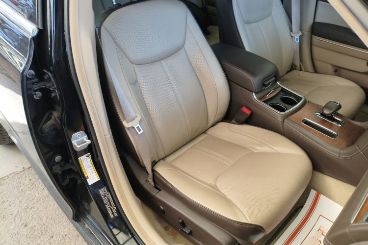 Used Chrysler 300C 2014 3.0L Excellence Edition Right Front Seat