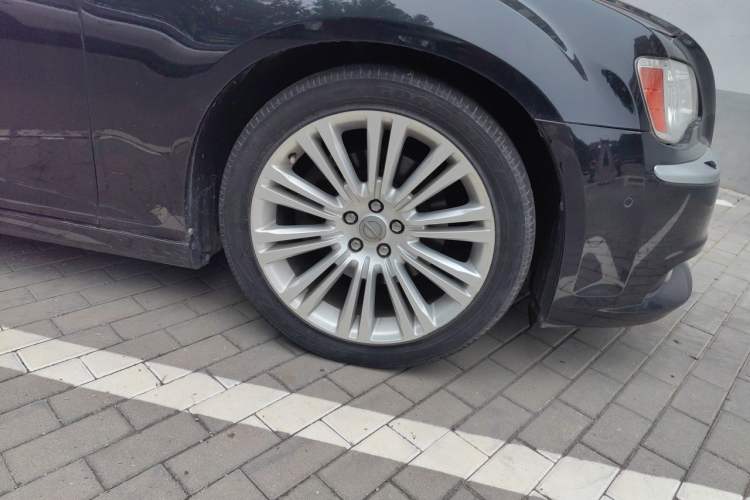 Used Chrysler 300C 2014 3.0L Excellence Edition Right Front Wheel Hub