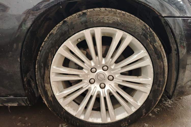 Used Chrysler 300C 2014 3.0L Excellence Edition Right Front Wheel Hub