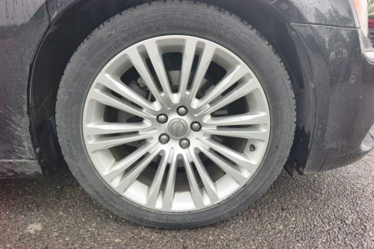 Used Chrysler 300C 2014 3.0L Excellence Edition Right Front Wheel Hub