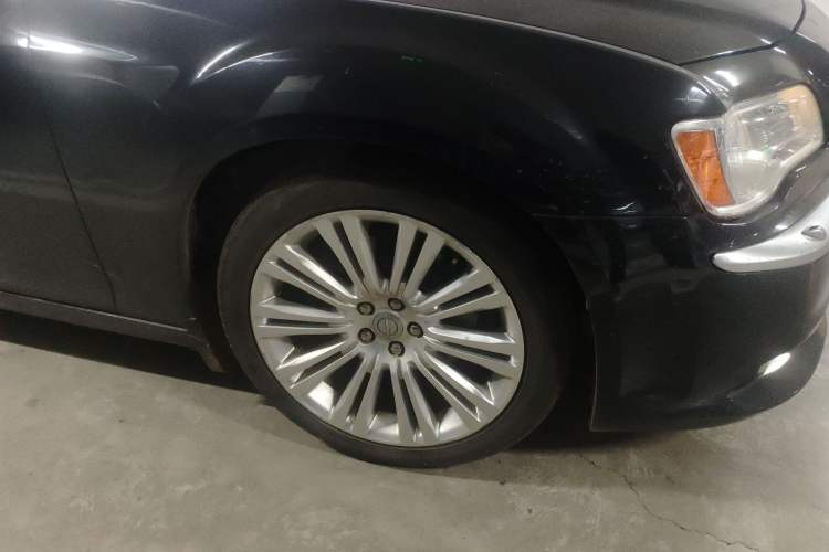 Used Chrysler 300C 2014 3.0L Excellence Edition Right Front Wheel Hub