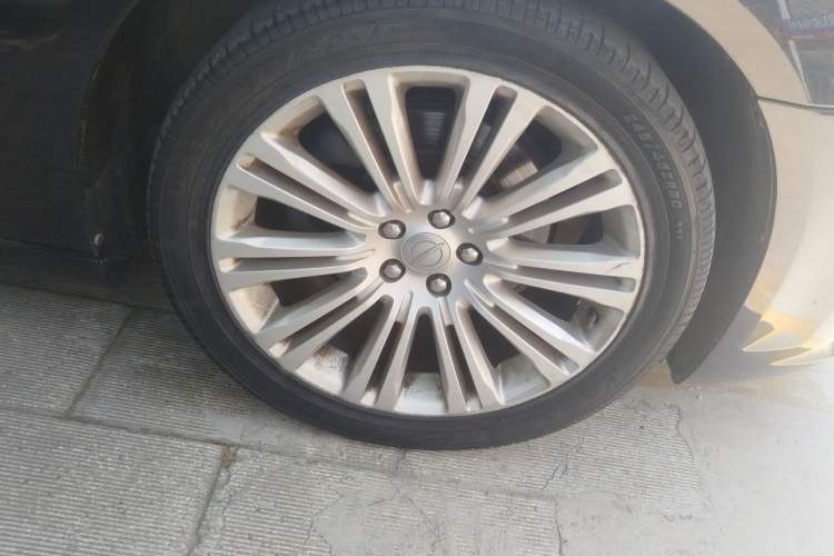 Used Chrysler 300C 2014 3.0L Excellence Edition Right Front Wheel Hub