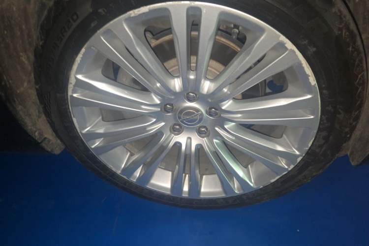 Used Chrysler 300C 2014 3.0L Excellence Edition Right Front Wheel Hub