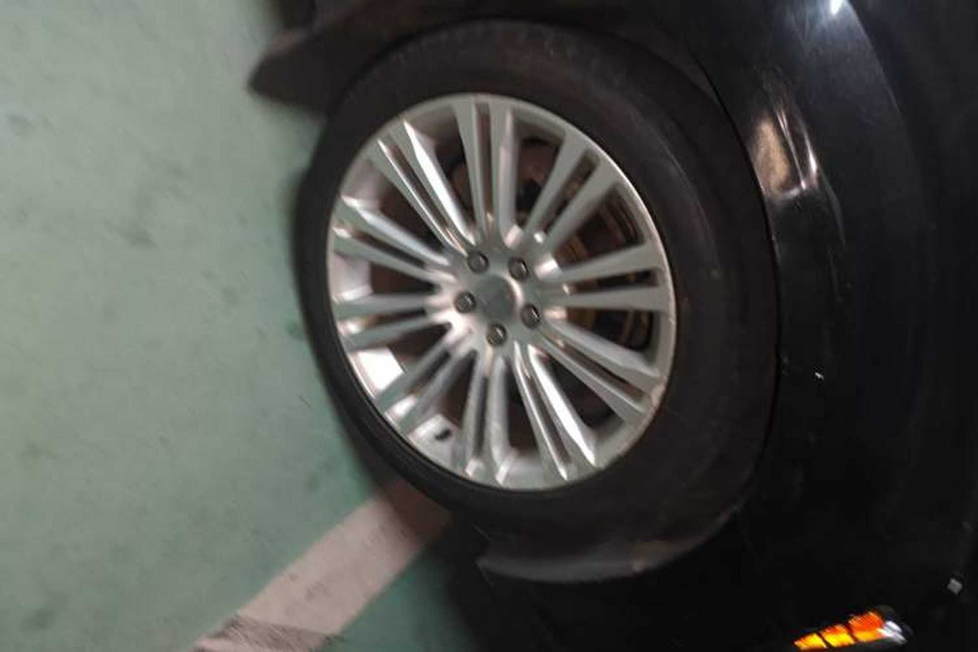 Used Chrysler 300C 2014 3.0L Excellence Edition Right Front Wheel Hub