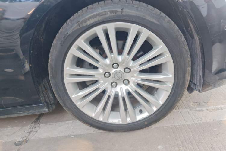 Used Chrysler 300C 2014 3.0L Excellence Edition Right Front Wheel Hub