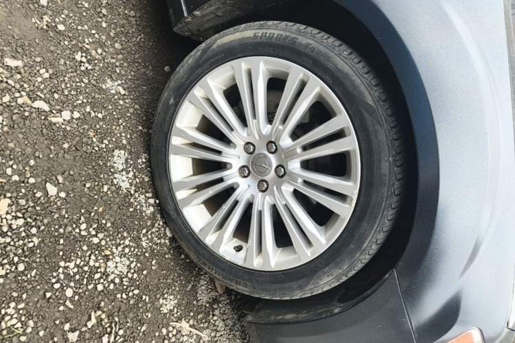 Used Chrysler 300C 2014 3.0L Excellence Edition Right Front Wheel Hub