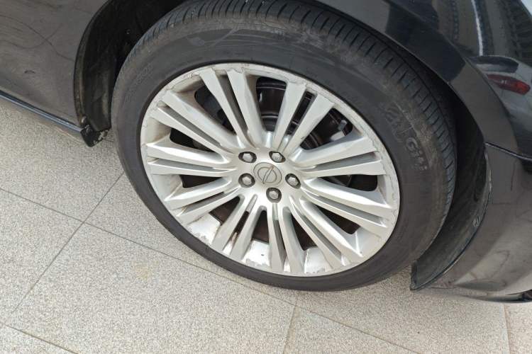 Used Chrysler 300C 2014 3.0L Excellence Edition Right Front Wheel Hub