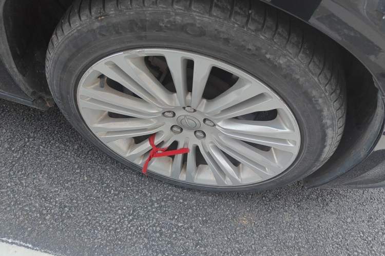 Used Chrysler 300C 2014 3.0L Excellence Edition Right Front Wheel Hub