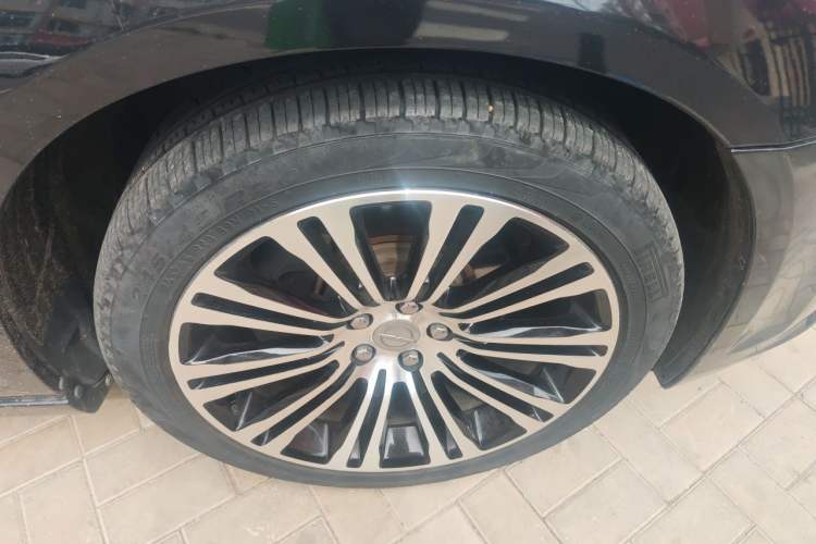 Used Chrysler 300C 2014 3.0L Excellence Edition Right Front Wheel Hub