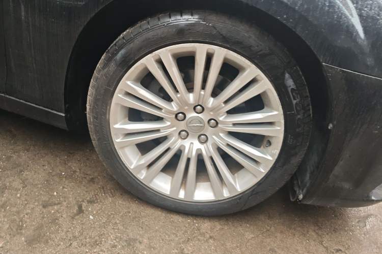 Used Chrysler 300C 2014 3.0L Excellence Edition Right Front Wheel Hub
