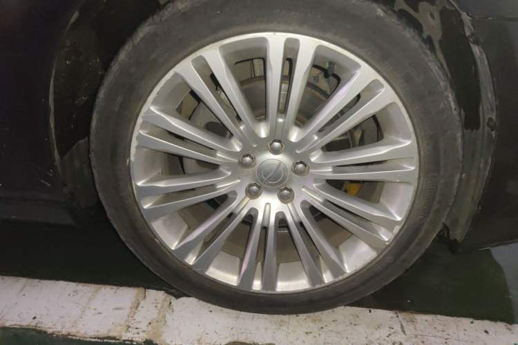 Used Chrysler 300C 2014 3.0L Excellence Edition Right Front Wheel Hub