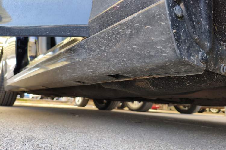 Used Chrysler 300C 2014 3.0L Excellence Edition Right Side Sill